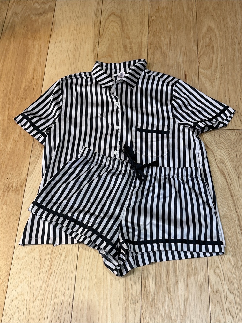Victoria's Secret Black and Pink Striped Short-Sleeve Pajama Set size Large